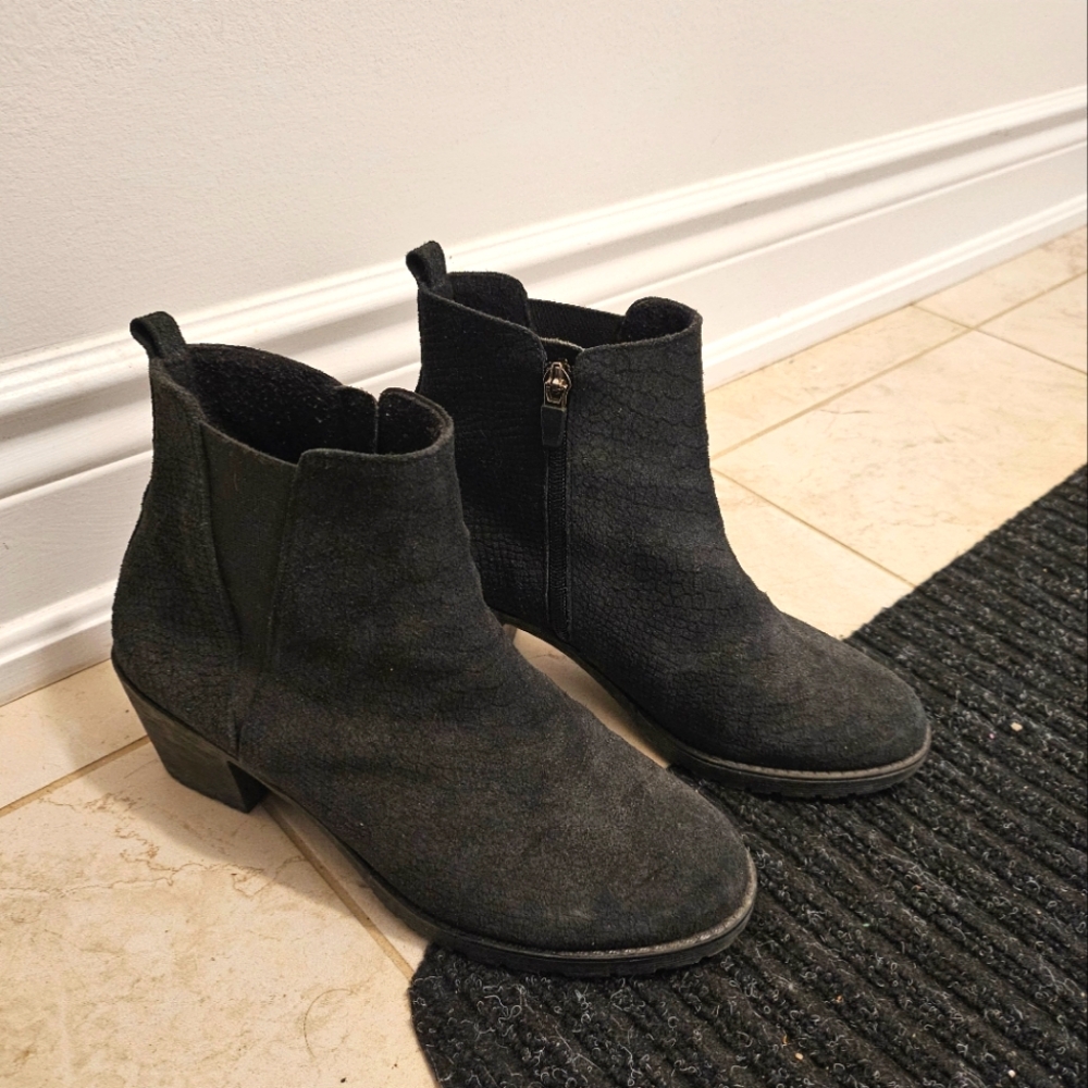 Women's Black Ankle Suede Boots